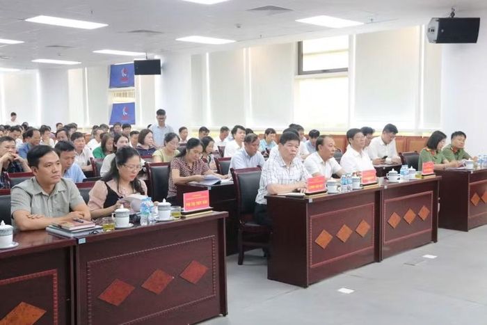 Đại biểu dự chương trình.