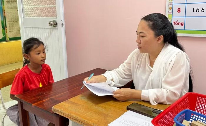 Đoàn công tác khảo sát môi trường học tập dành cho trẻ tại Trường Mẫu giáo Ô Lâm.