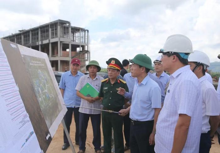 Công trình Trường nội trú tiểu học và Trung học cơ sở (TH và THCS) Hướng Phùng được lựa chọn để khánh thành cùng với cả nước.