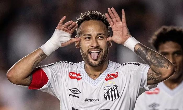 Neymar dính chấn thương ngay trước thềm hội quân, song khi trả lời truyền thông chân sút này nói tình trạng bản thân "ổn".