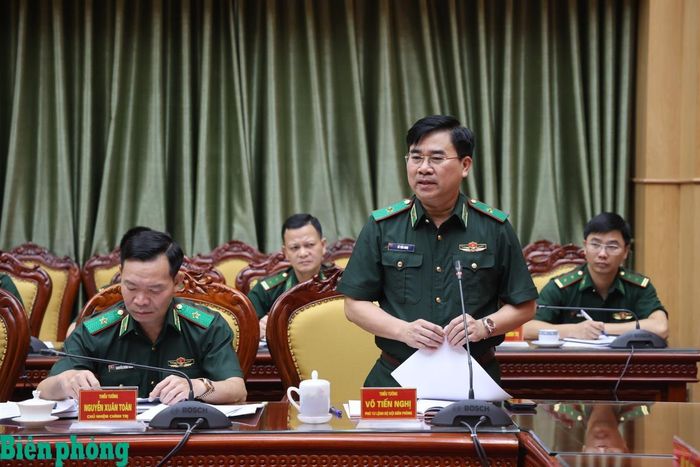 Thiếu tướng Võ Tiến Nghị, Phó Tư lệnh Bộ đội Biên phòng phát biểu tại hội nghị. Ảnh: Xuân Khoa