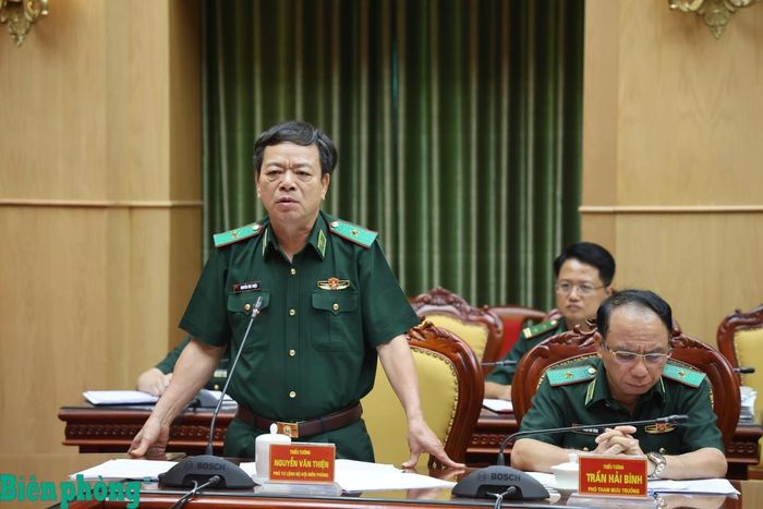 Thiếu tướng Nguyễn Văn Thiện, Phó Tư lệnh Bộ đội Biên phòng phát biểu tại hội nghị. Ảnh: Xuân Khoa