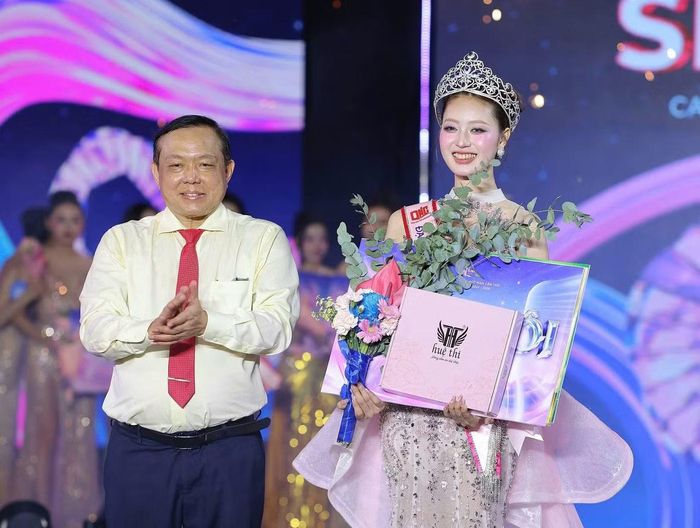  Kết quả, thí sinh Nguyễn Anh Thư (20 tuổi, quê Cần Thơ), sinh viên ngành Luật xuất sắc vượt qua 19 thí sinh trong đêm chung kết để đăng quang Hoa khôi Trường Đại học Nam Cần Thơ lần thứ XI – năm 2026. 