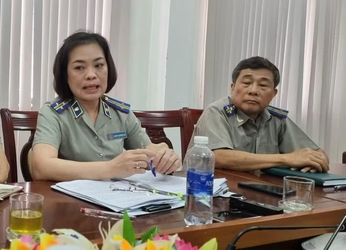 Ông Mai Công Danh và bà Nguyễn Thị Phương Lan trong một lần làm việc với báo chí.