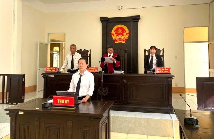 Phiên tòa xét xử vụ án về Vi phạm quy định về tham gia giao thông đường bộ.