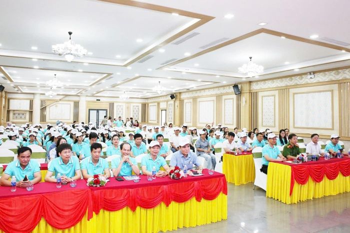 Các đại biểu tham dự chương trình.
