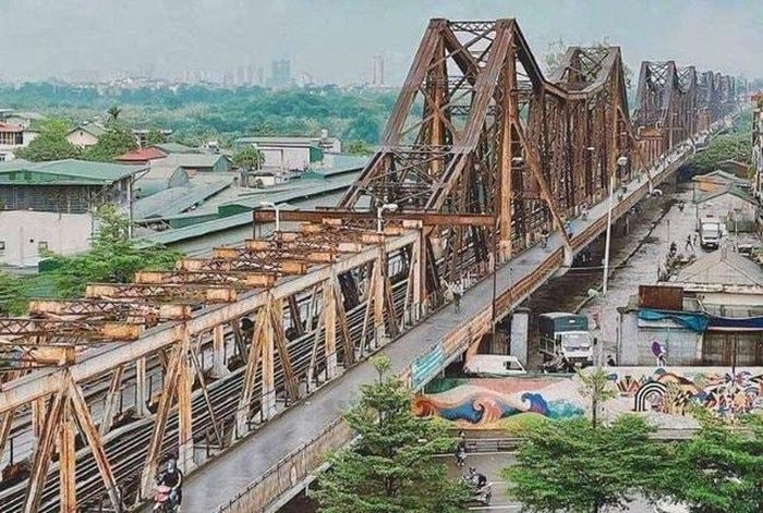 Cầu Long Biên cho xe máy lưu thông trở lại từ ngày 28/5. (Ảnh minh họa).