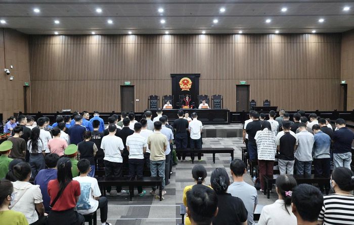 Hội đồng xét xử tuyên án với các bị cáo.