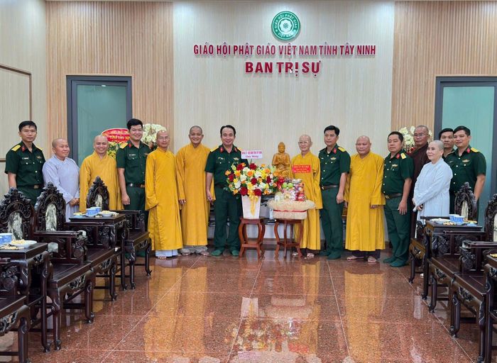 Bộ Chỉ huy Quân sự tỉnh Tây Ninh đã đến thăm, tặng quà, chúc mừng Ban Trị sự Giáo hội Phật giáo Việt Nam tỉnh Tây Ninh.