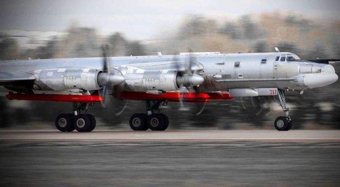 Máy bay ném bom chiến lược Tu-95MSM của Nga mang theo 8 tên lửa hành trình Kh-101/102. Ảnh: militarywatchmagazine.com