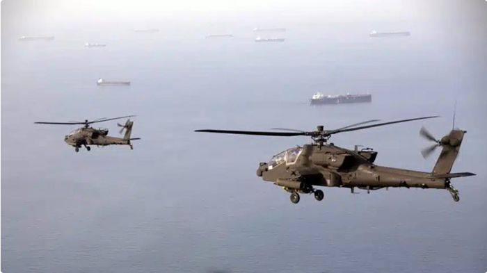 Trực thăng tấn công Mỹ trên eo biển Hormuz. Ảnh: CENTCOM