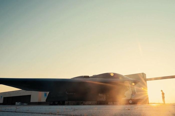 Máy bay ném bom B-2 bên trong một căn cứ Mỹ hồi tháng 3/2026. Ảnh: CENTCOM