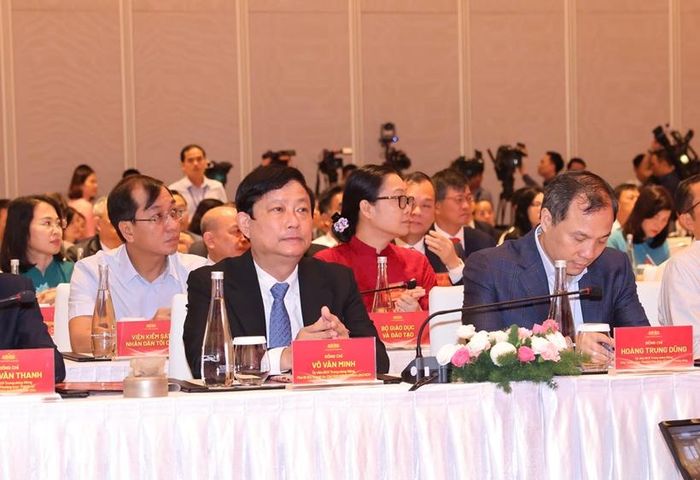  Đồng chí Hồ Đức Anh, Phó Bí thư Thường trực Đảng ủy, Phó Viện trưởng Thường trực VKSND tối cao (áo trắng bên trái, hàng thứ 2) tham dự Hội nghị (ảnh: VPQH).