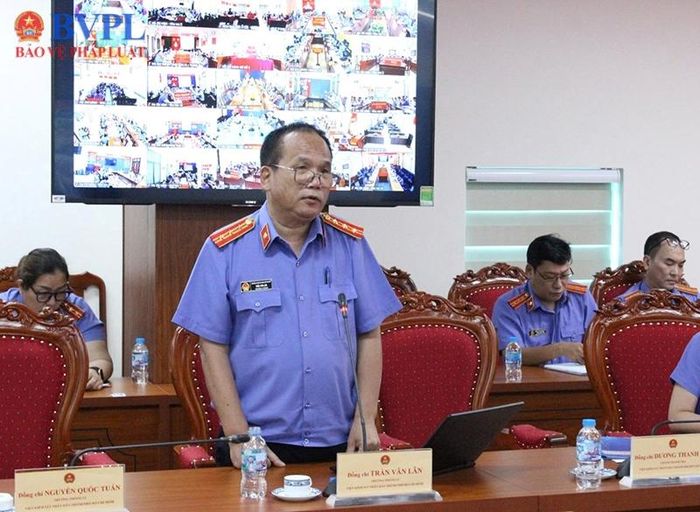  Đại biểu tham dự trình bày tham luận.