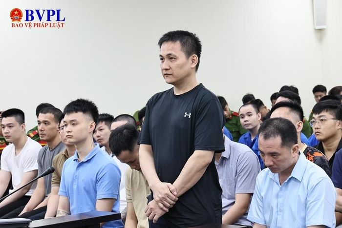  Bị cáo Nguyễn Hữu Sơn trước bục khai báo.