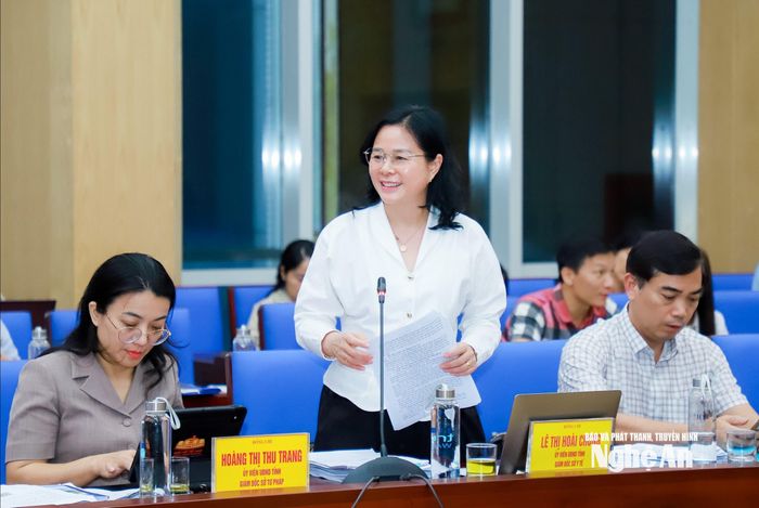 Đồng chí Lê Thị Hoài Chung - Ủy viên Ban Chấp hành Đảng bộ tỉnh, Giám đốc Sở Y tế phát biểu tại cuộc làm việc. Ảnh: Thành Duy