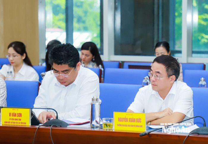 Các Ủy viên UBND tỉnh tại phiên họp thường kỳ tháng 5/2026. Ảnh: Thành Duy