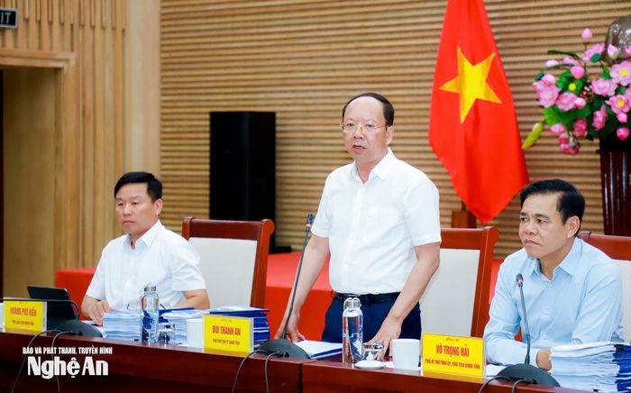 Đồng chí Bùi Thanh An - Ủy viên Ban Thường vụ Tỉnh ủy, Phó Chủ tịch Thường trực UBND tỉnh phát biểu tại phiên họp. Ảnh: Thành Duy