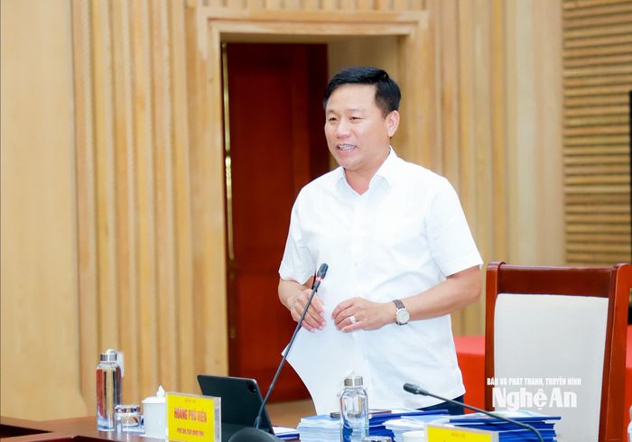 Đồng chí Hoàng Phú Hiền - Ủy viên Ban Chấp hành Đảng bộ tỉnh, Phó Chủ tịch UBND tỉnh phát biểu tại phiên họp thường kỳ tháng 5/2026. Ảnh: Thành Duy