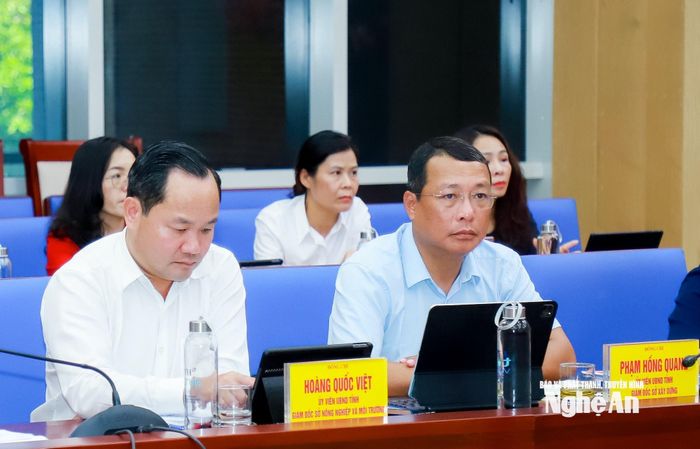 Các Ủy viên UBND tỉnh tại phiên họp thường kỳ tháng 5/2026. Ảnh: Thành Duy
