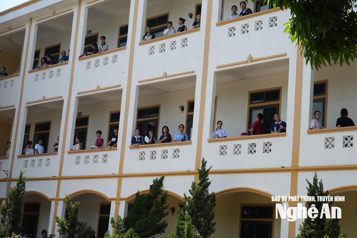 Năm nay có hơn 2.000 thí sinh dự thi vào Trường THPT chuyên Phan Bội Châu và kỳ thi được tổ chức tại 3 điểm thi. Ảnh: Mỹ Hà