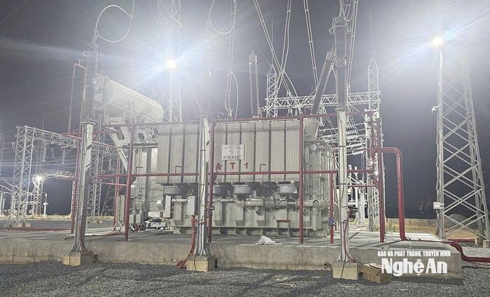 Máy biến áp AT1 công suất 250MVA tại Trạm biến áp 220kV Nam Cấm được đóng điện thành công. Ảnh: PV
