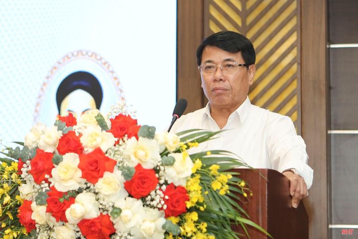  GS.TSKH Phan Xuân Sơn - Viện trưởng Viện nghiên cứu danh nhân trình bày tham luận: "Tư tưởng chính trị của Nguyễn Công Trứ từ lý thuyết Nho giáo đến thực tiễn quản trị quốc gia và an dân thế kỷ XIX". 