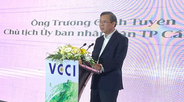 Chủ tịch UBND TP. Cần Thơ Trương Cảnh Tuyên phát biểu. Ảnh: H.B