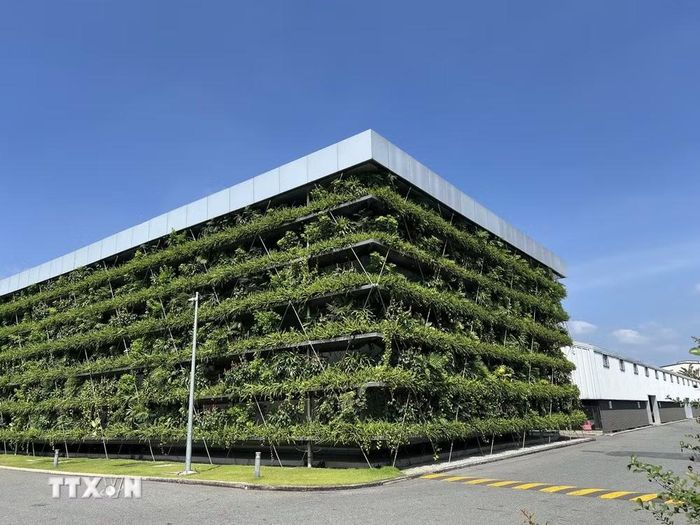 Công ty Trách nhiệm hữu hạn Jakob Sài Gòn hoạt động tại Khu công nghiệp Việt Nam - Singapore là đơn vị chuyển đổi xanh tiêu biểu tại Bình Dương. (Ảnh: Dương Chí Tưởng/TTXVN)