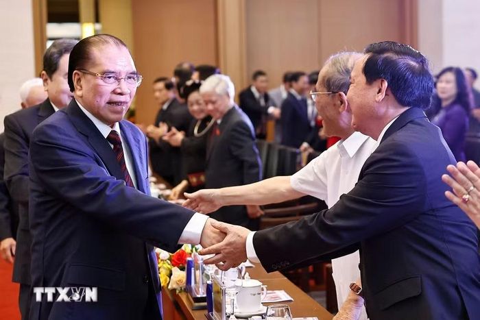 Nguyên Tổng Bí thư Nông Đức Mạnh dự lễ kỷ niệm. (Ảnh: Doãn Tấn/TTXVN)