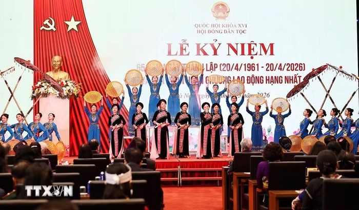 Chương trình văn nghệ chào mừng lễ kỷ niệm. (Ảnh: Doãn Tấn/TTXVN)