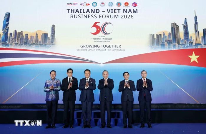 Tổng Bí thư, Chủ tịch nước Tô Lâm và Thủ tướng Thái Lan Anutin Charnvirakul cùng các đại biểu chụp ảnh chung. (Ảnh: Thống Nhất/TTXVN)