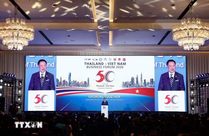 Thủ tướng Thái Lan Anutin Charnvirakul phát biểu tại Diễn đàn Doanh nghiệp Việt Nam-Thái Lan. (Ảnh: Thống Nhất/TTXVN)