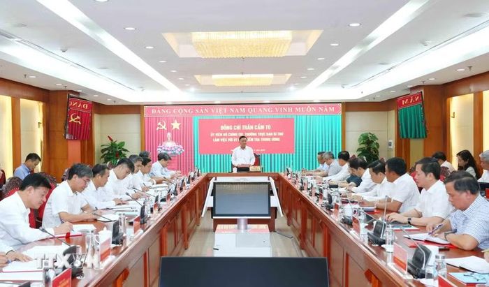 Đồng chí Trần Cẩm Tú, Ủy viên Bộ Chính trị, Thường trực Ban Bí thư phát biểu chỉ đạo buổi làm việc. (Ảnh: Phương Hoa/TTXVN)