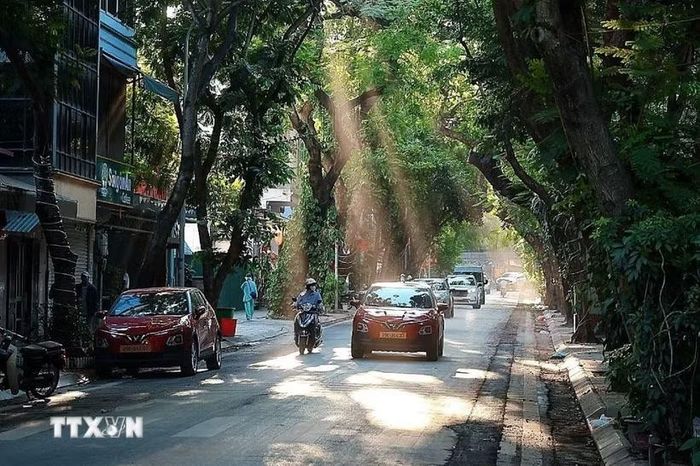 Hà Nội ngày nắng với nền nhiệt từ 26-35 độ C trong dịp thi vào lớp 10. (Ảnh: Phạm Tuấn Anh/TTXVN)
