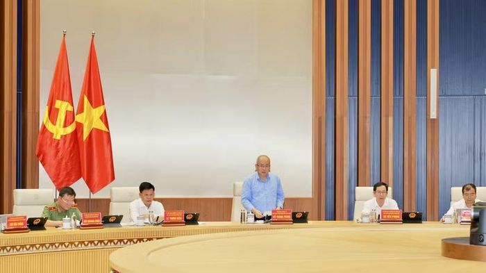 Chủ tịch UBND thành phố Hải Phòng Đỗ Thành Trung yêu cầu các sở, ban, ngành, địa phương thực hiện nghiêm túc, hiệu quả kịch bản tăng trưởng kinh tế và kịch bản giải ngân vốn đầu tư công. (Ảnh: Minh Huệ/TTXVN)