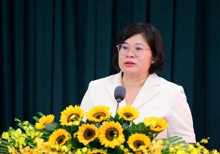 Bà Văn Thị Bạch Tuyết, Phó Bí thư Thành ủy Thành phố Hồ Chí Minh, báo cáo kết quả sau một năm vận hành mô hình chính quyền hai cấp.
