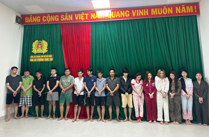 Các đối tượng mua bán, tổ chức sử dụng trái phép chất ma túy bị bắt giữ. Ảnh: CA