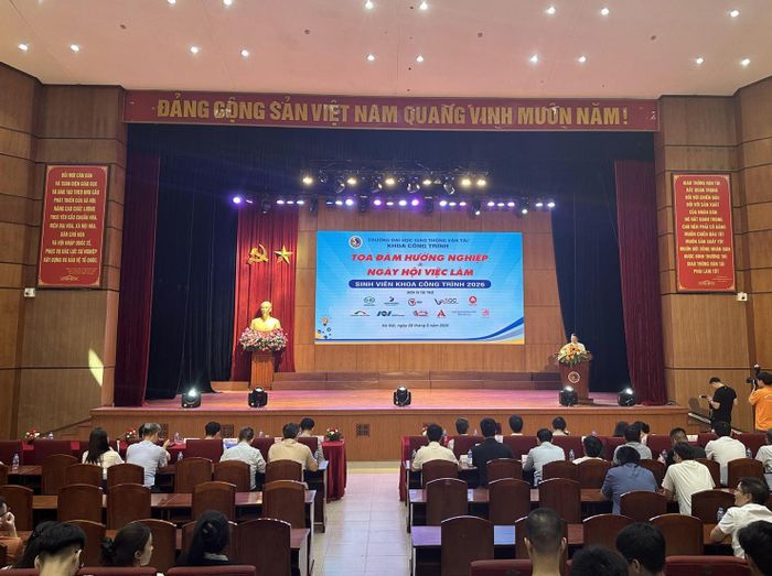 Quang cảnh buổi tọa đàm. Ảnh: LV