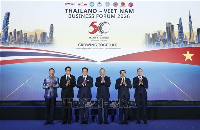 Tổng Bí thư, Chủ tịch nước Tô Lâm và Thủ tướng Thái Lan Anutin Charnvirakul cùng các đại biểu chụp ảnh chung. Ảnh: Thống Nhất/TTXVN