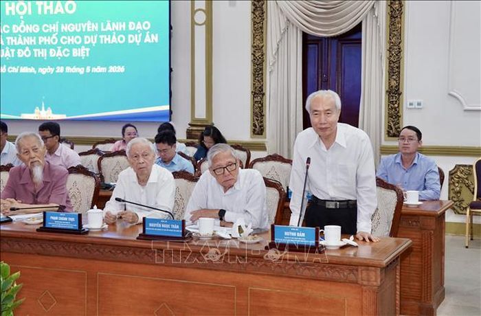 Ông Huỳnh Đảm, nguyên Chủ tịch Ủy ban Trung ương Mật trận Tổ quốc Việt Nam góp ý kiến cho dự thảo Luật Đô thị đặc biệt. Ảnh: Trung Tuyến/TTXVN.