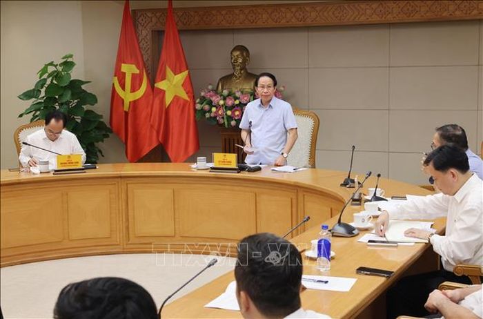 Phó Thủ tướng Lê Tiến Châu chủ trì cuộc họp về tình hình triển khai xây dựng trường học tại các xã biên giới. Ảnh: Lâm Khánh/TTXVN