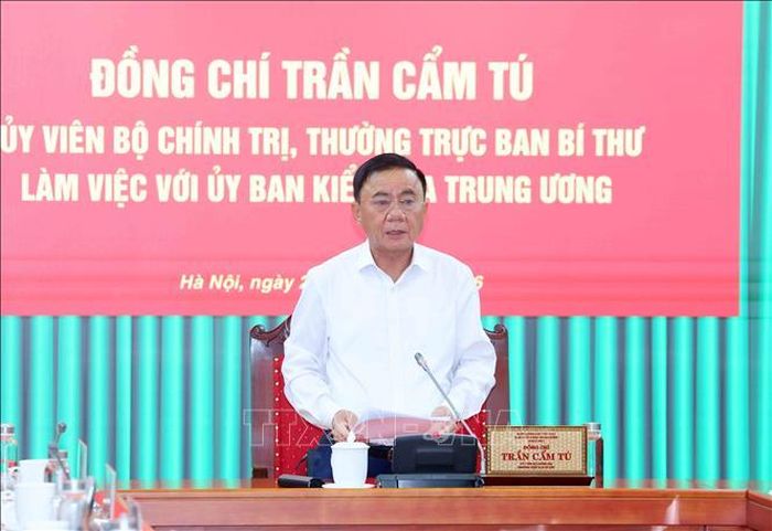 Đồng chí Trần Cẩm Tú, Ủy viên Bộ Chính trị, Thường trực Ban Bí thư phát biểu chỉ đạo buổi làm việc. Ảnh: Phương Hoa/TTXVN