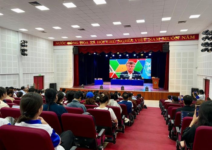Hội thảo lắng nghe video chia sẻ ý kiến của ông Jonathan Baker, Trưởng đại diện Văn phòng UNESCO tại Việt Nam.