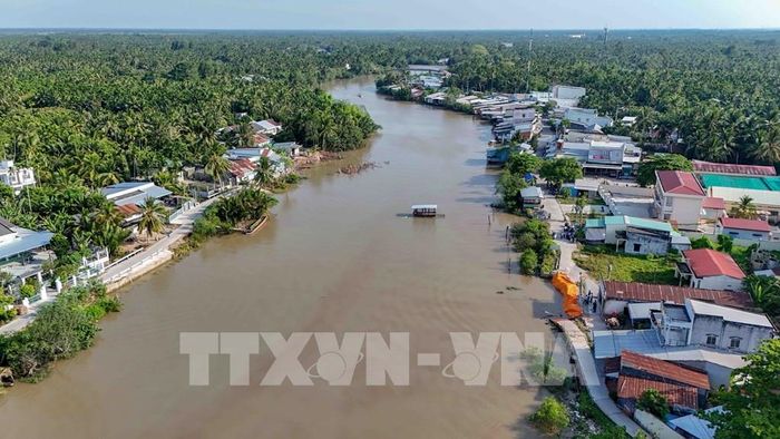 Sông Rạch Mọp đoạn qua xã Nhơn Mỹ, thành phố Cần Thơ xuất hiện hàng chục điểm sạt lở cả hai bên bờ sông. Ảnh: Thanh Liêm - TTXVN