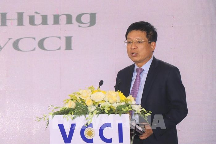 Ông Hồ Sỹ Hùng, Chủ tịch VCCI phân tích điểm nghẽn hạn chế doanh nghiệp vùng Đồng bằng sông Cửu Long phát triển. Ảnh: Thu Hiền - TTXVN 