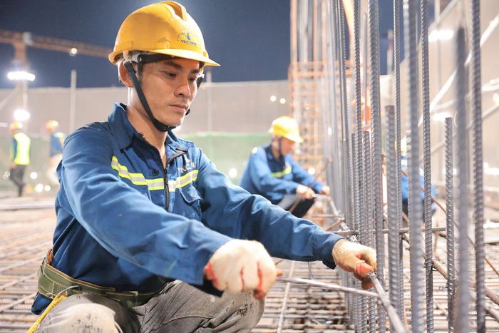 “Siêu dự án” SVĐ Hùng Vương được triển khai trên diện tích 73,3 ha, sức chứa lên đến 135.000 chỗ ngồi, được thiết kế là sân vận động đạt chuẩn FIFA có sức chứa và mái che đóng mở tự động lớn nhất thế giới.