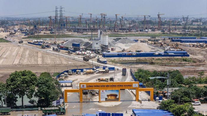 “Siêu dự án” SVĐ Hùng Vương được triển khai trên diện tích 73,3 ha, sức chứa lên đến 135.000 chỗ ngồi, được thiết kế là sân vận động đạt chuẩn FIFA có sức chứa và mái che đóng mở tự động lớn nhất thế giới.