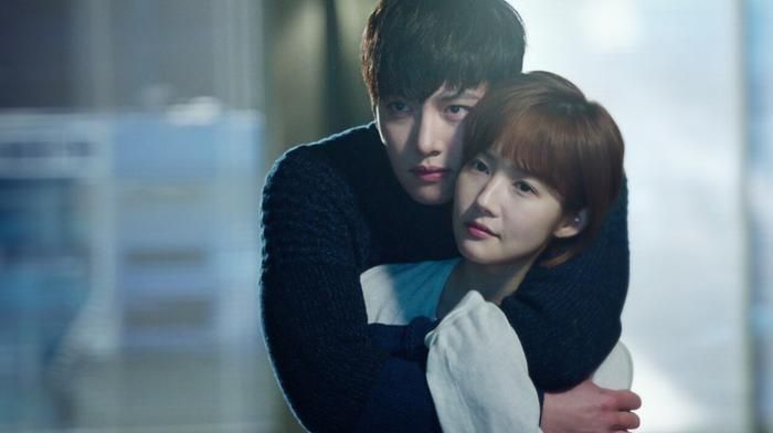 Ji Chang Wook và Park Min Young trong Healer.