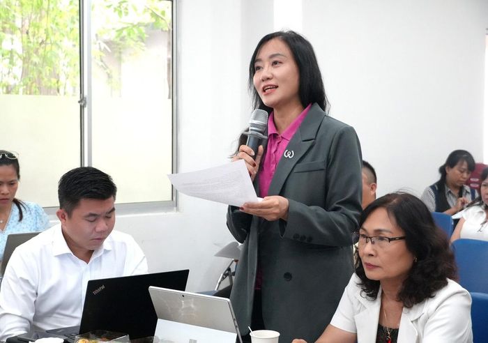 Đại diện Hội Nữ doanh nhân TPHCM đóng góp ý kiến.